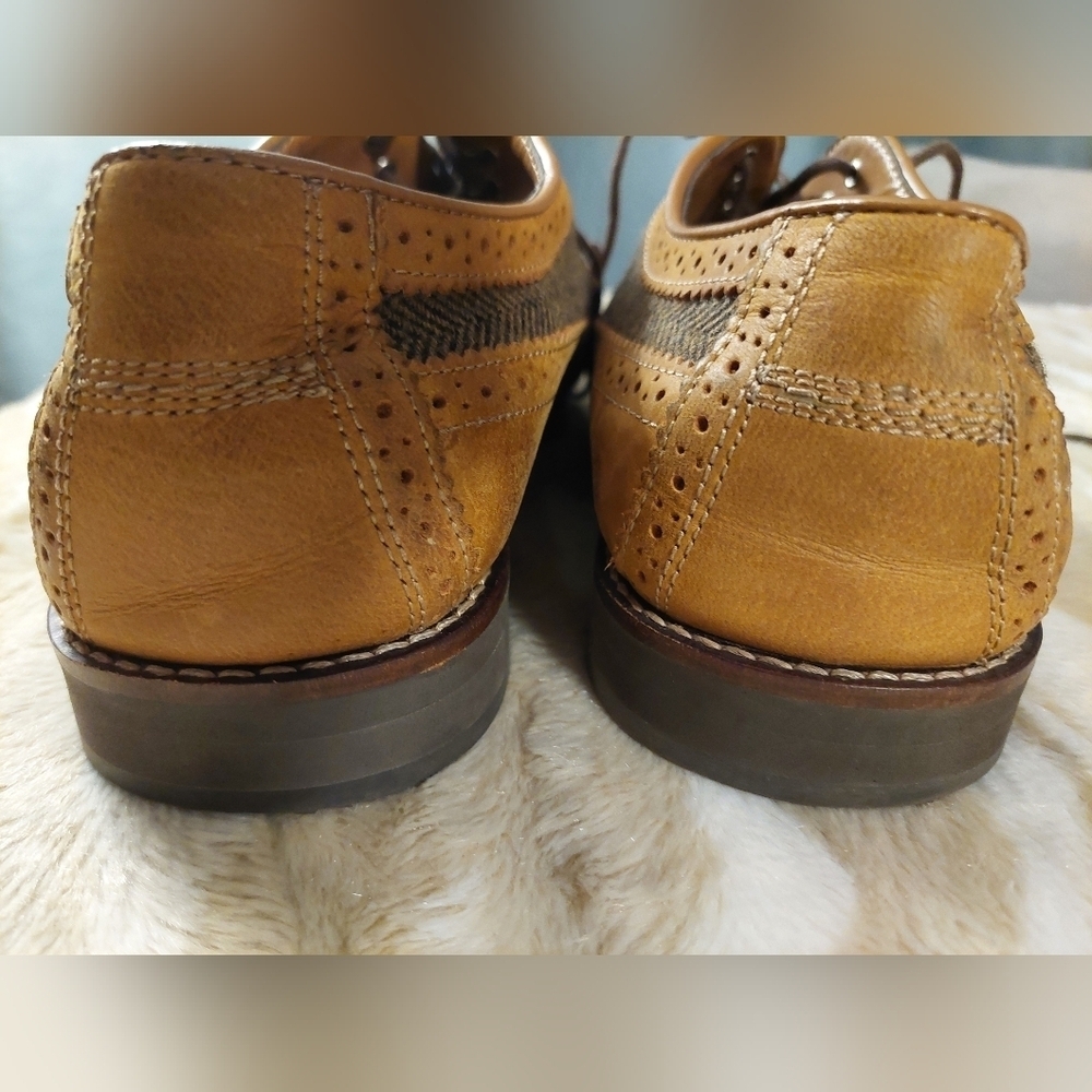 Bass Tan and Brown Leather Oxfords - Picture 3 of 6